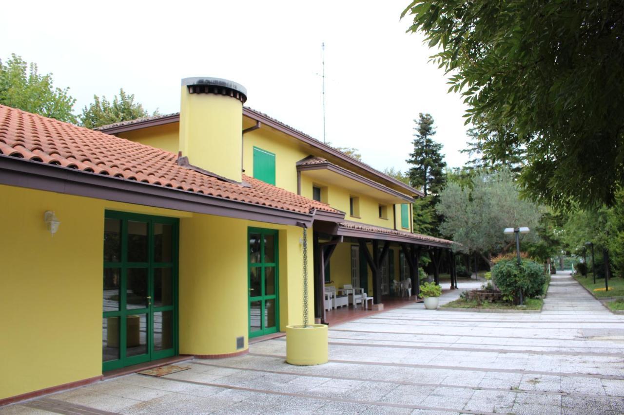 B&B Villa Dei Cigni Reali Carpi Bagian luar foto
